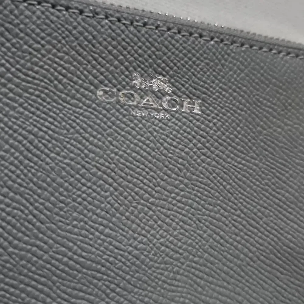Coach corner zip